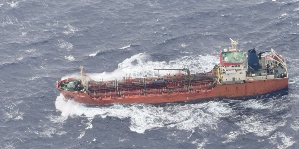 Δείτε βίντεο – Η δραματική διάσωση με Super Puma ενός τραυματία από φορτηγό πλοίο στη Χίο